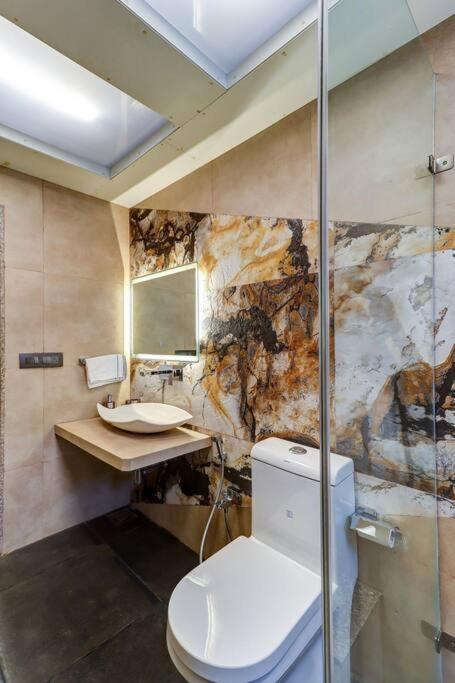 6BHK Arlington Classic by The Rentalgram view 4