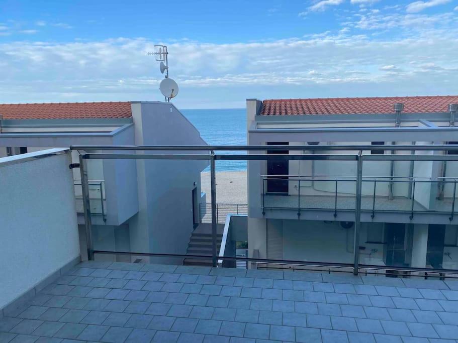 smeraldo sul mare con grande balcone view 2