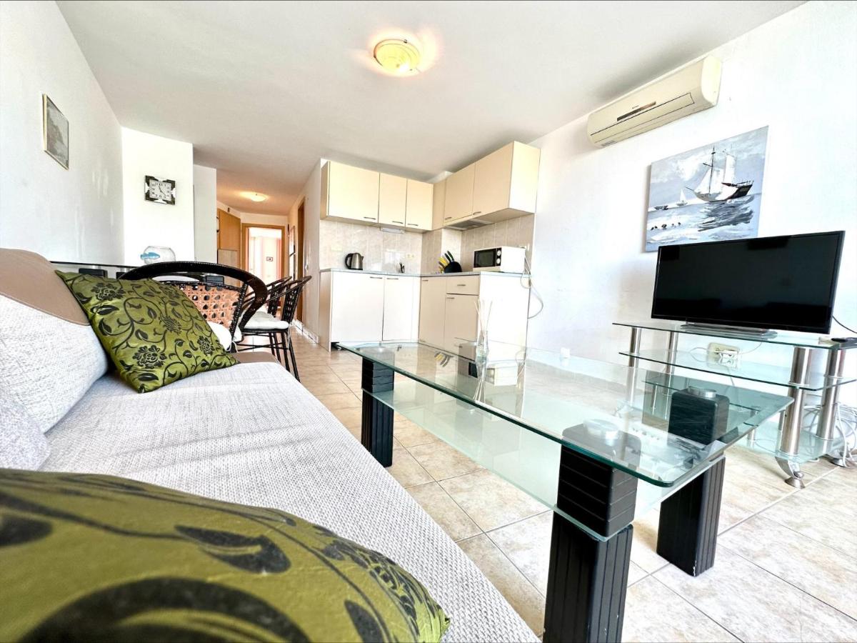 Julia Family - Menada Apartments