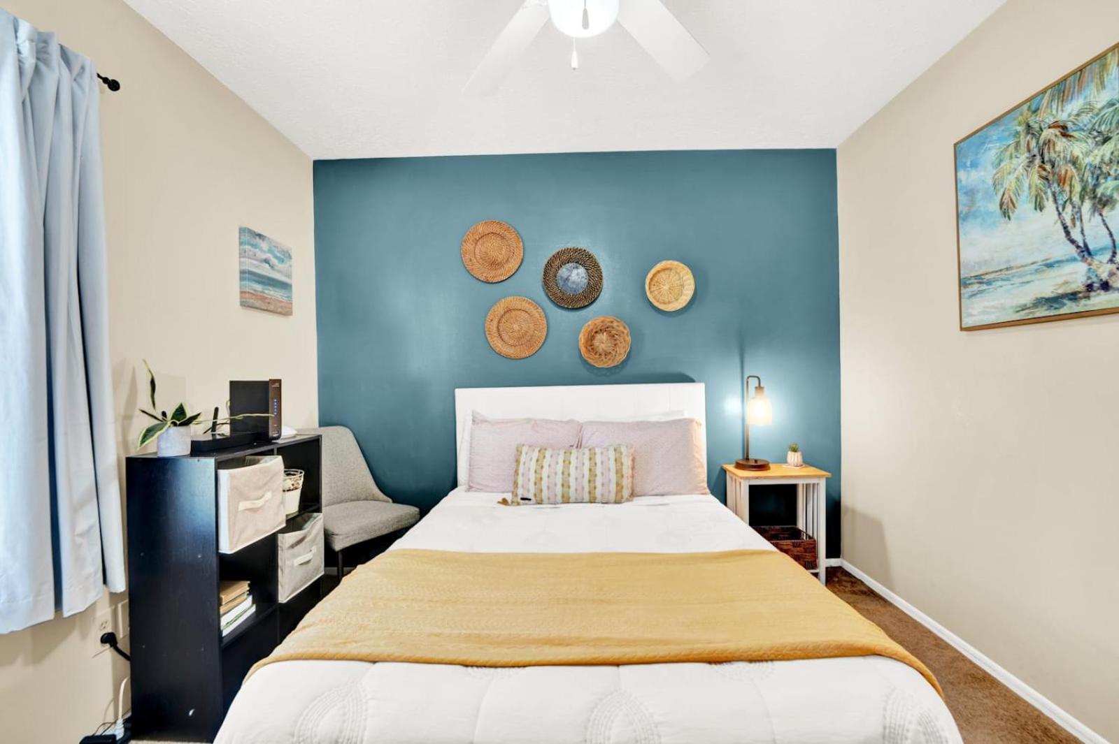 Two Spaces in One Main House and Guest House 25 Min to PCB view 4