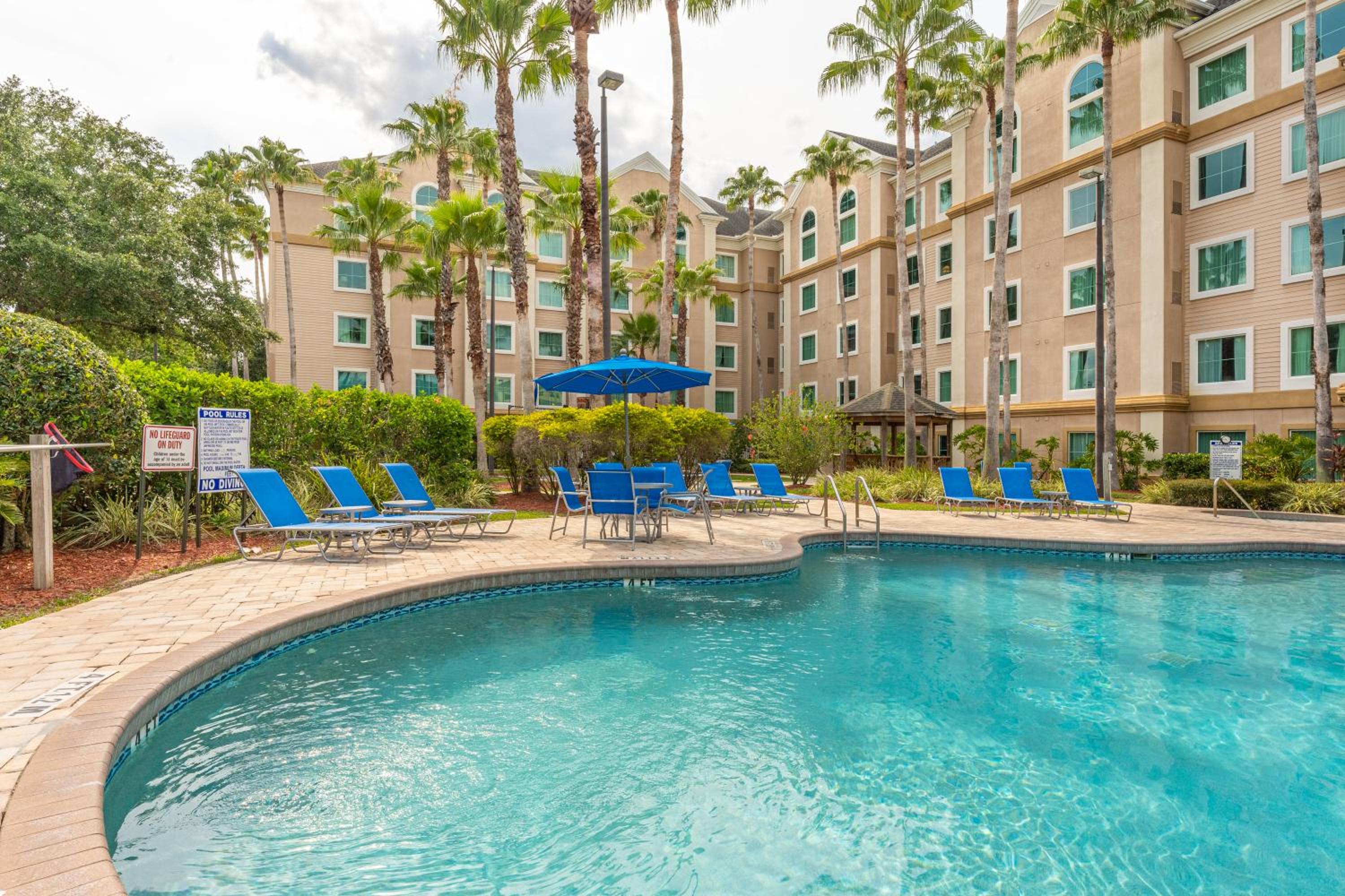 1 BR Apartment 3 Miles from Disney Springs HS307