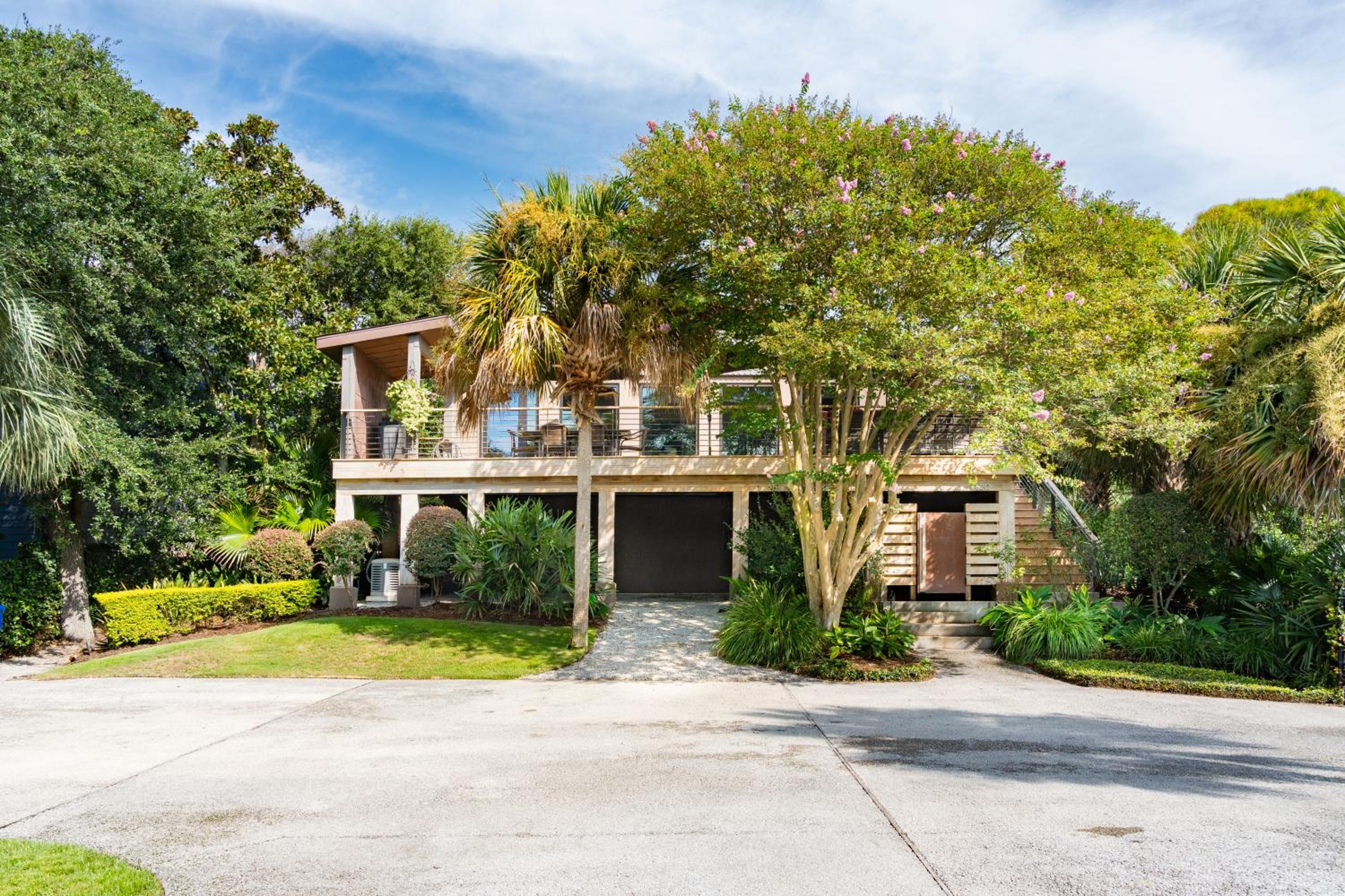 Folly Vacation 620 Entire Home plus Apt, one block to the beach and pet friendly view 2