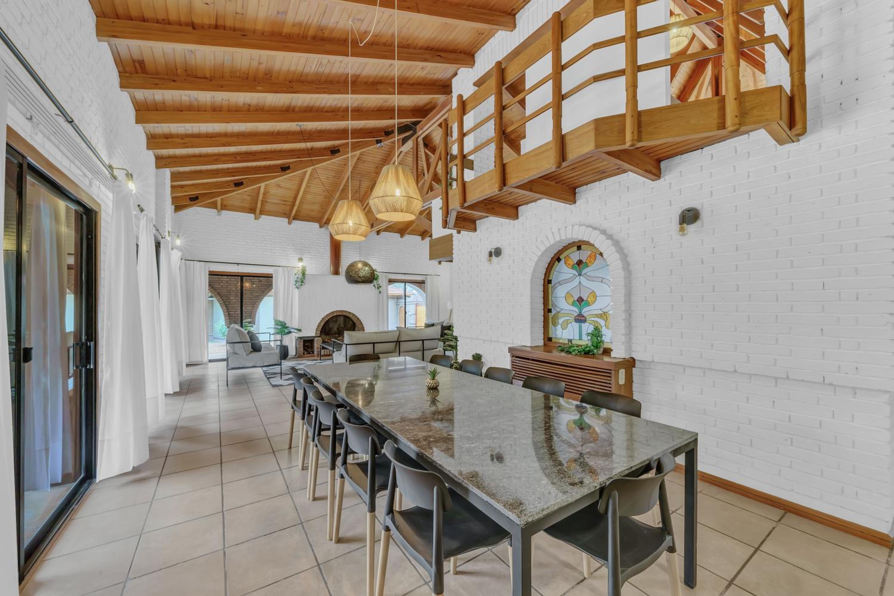 Fliphaus Wine Country - 19 Pax 7 Bd House