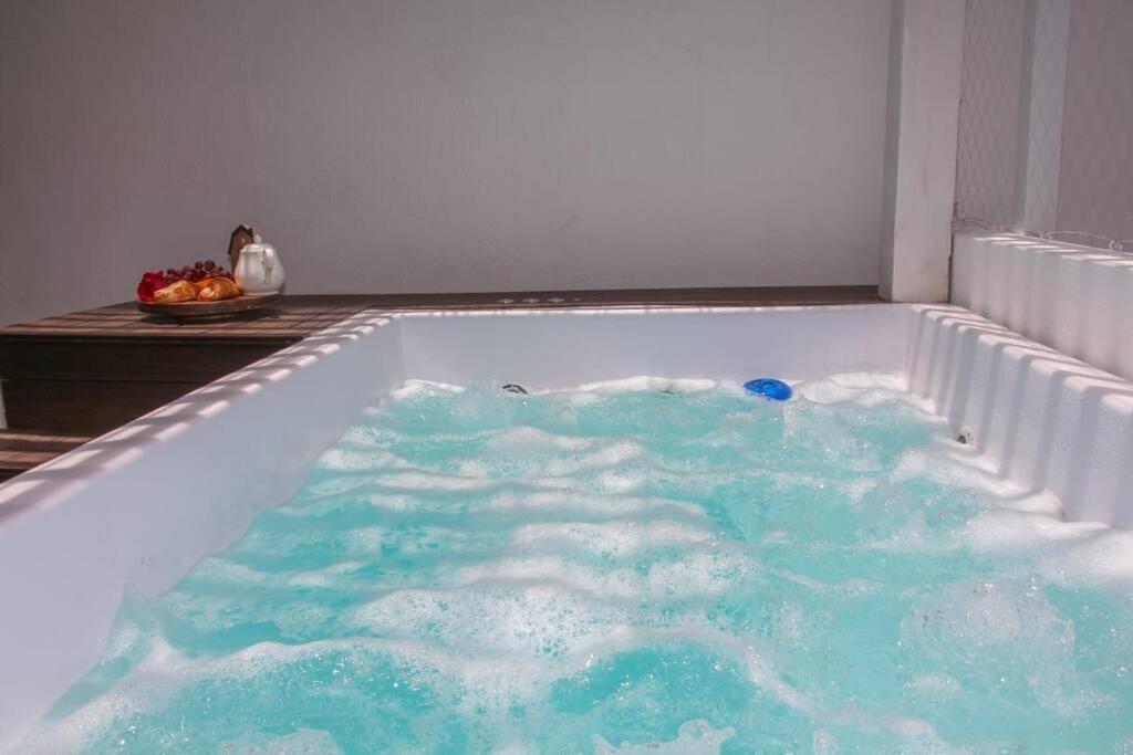 Brand new, with private Jacuzzi - Photo 34