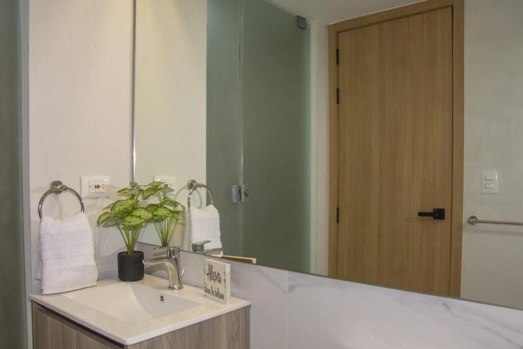 Brand new, with private Jacuzzi - Photo 26