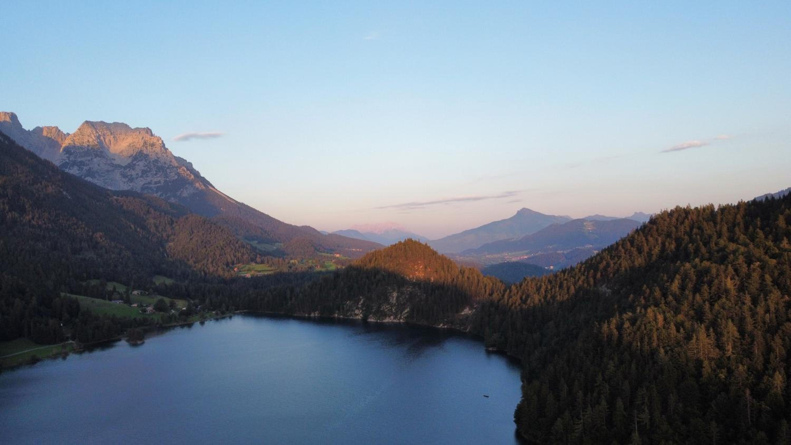 ChaletWK - Luxury old wood mountain chalet in a sunny secluded location with gym, sauna & whirlpool