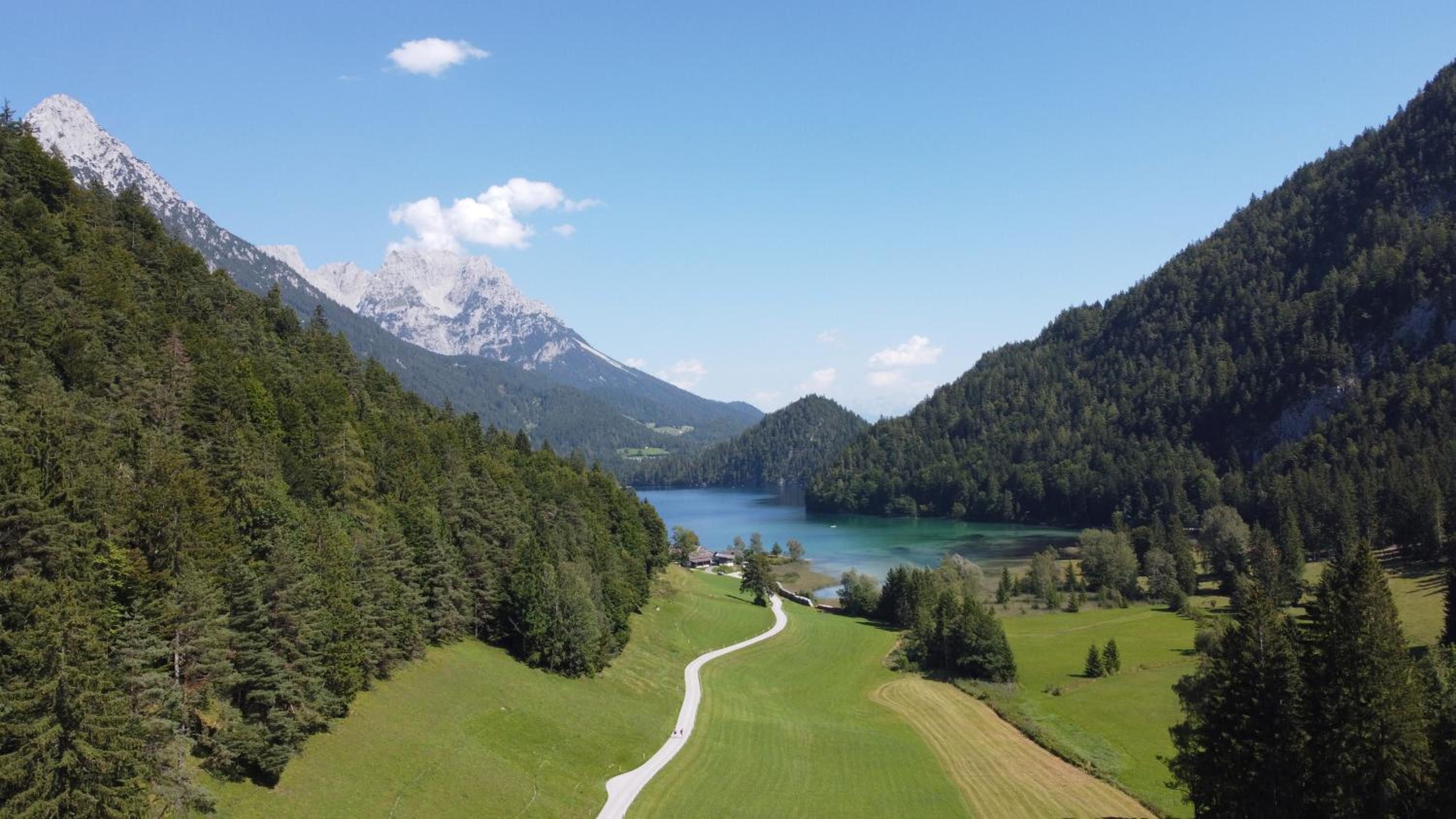 ChaletWK - Luxury old wood mountain chalet in a sunny secluded location with gym, sauna & whirlpool