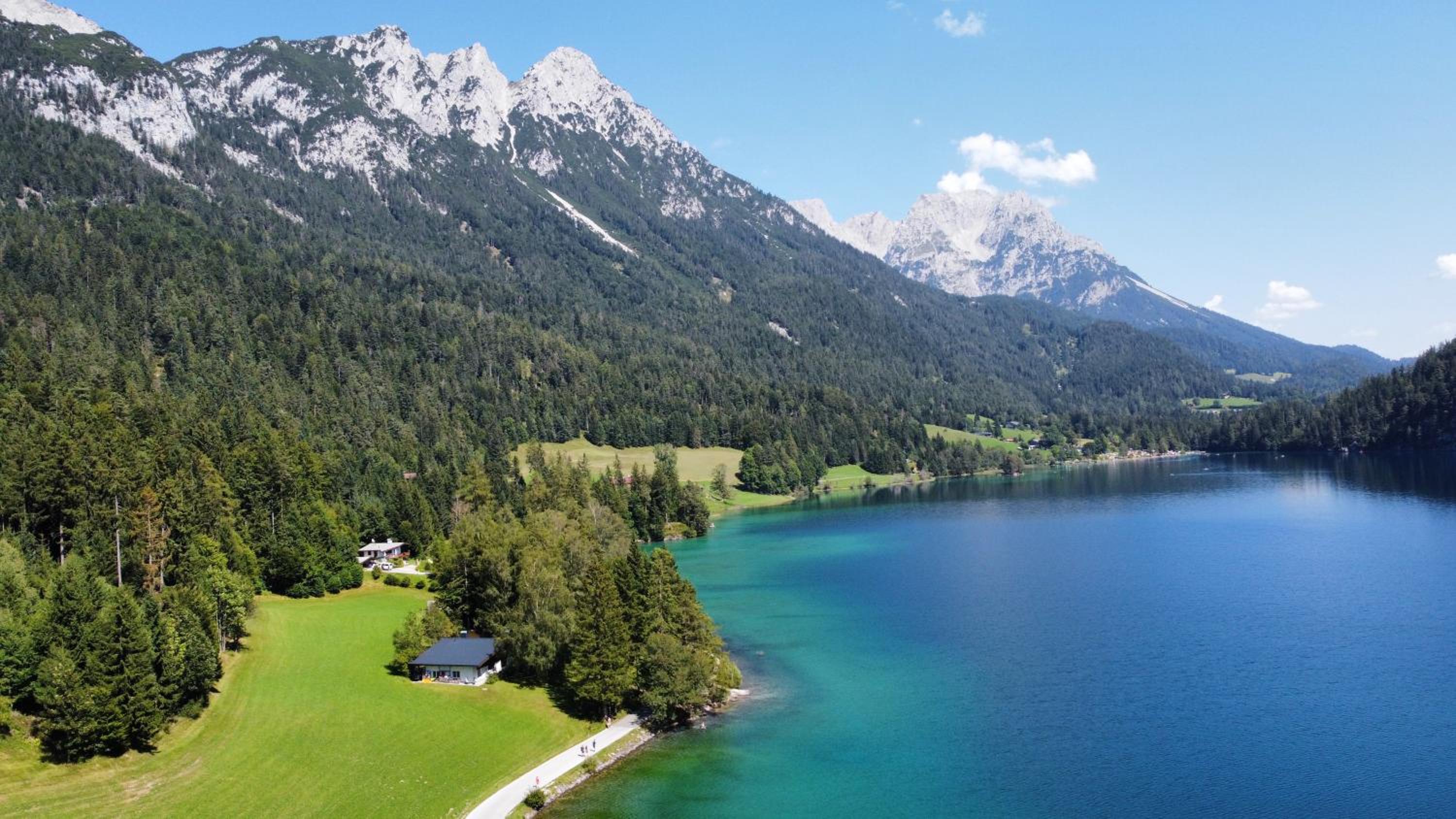 ChaletWK - Luxury old wood mountain chalet in a sunny secluded location with gym, sauna & whirlpool
