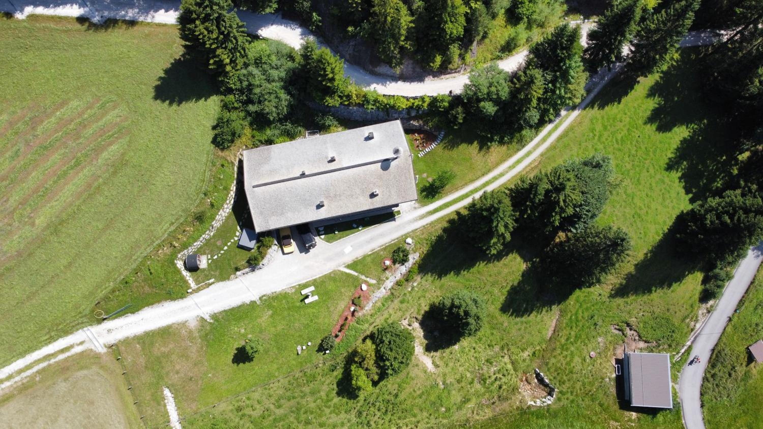 ChaletWK - Luxury old wood mountain chalet in a sunny secluded location with gym, sauna & whirlpool