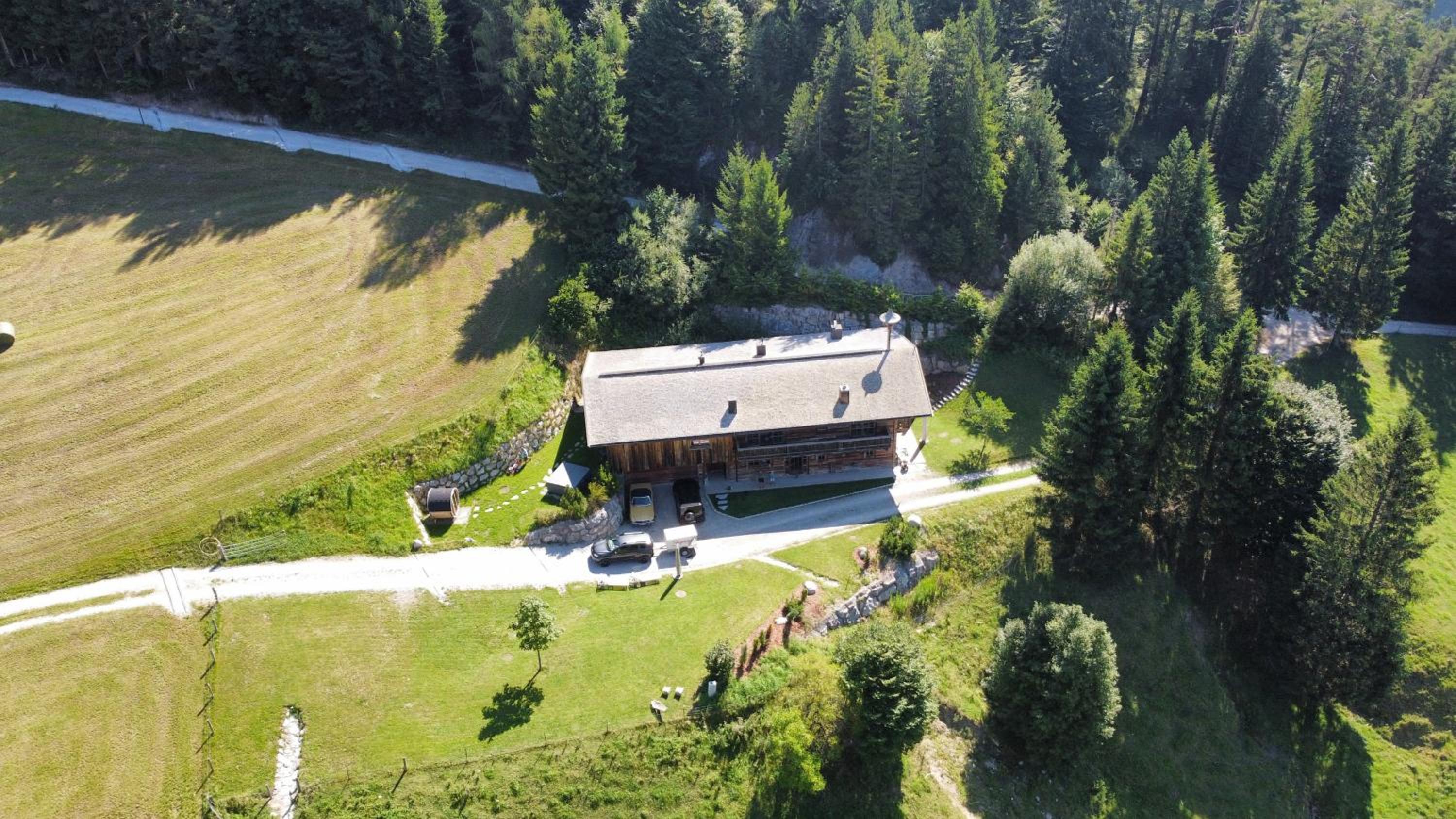 ChaletWK - Luxury old wood mountain chalet in a sunny secluded location with gym, sauna & whirlpool