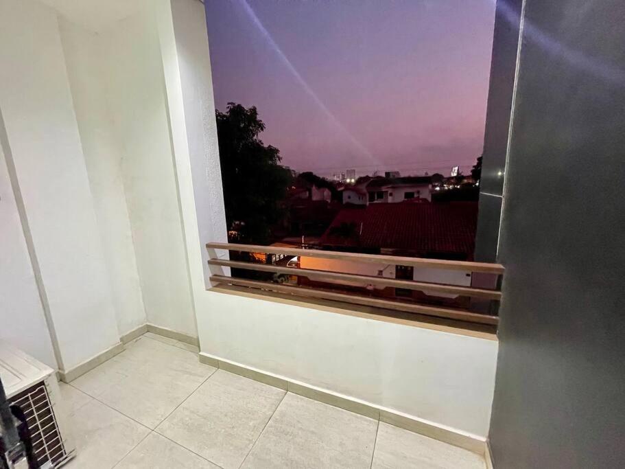 Bright and luxurious apto near the Mall las Brisas