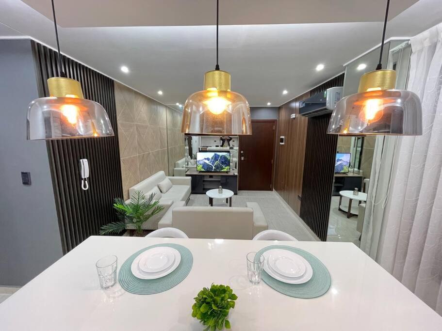 Bright and luxurious apto near the Mall las Brisas