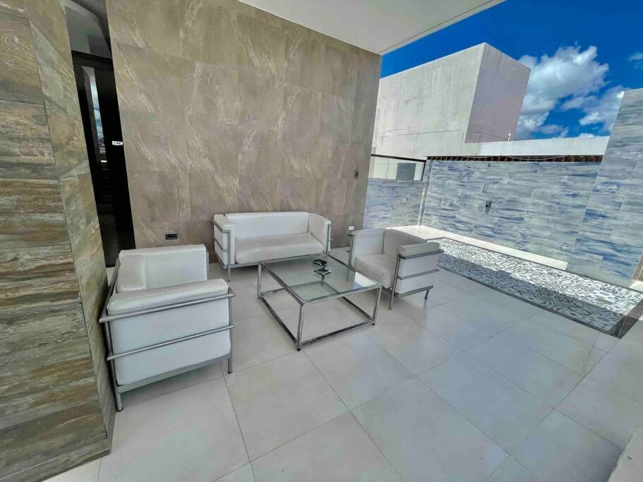 Bright and luxurious apto near the Mall las Brisas