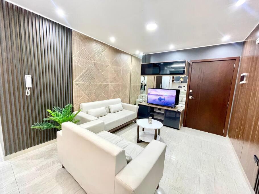 Bright and luxurious apto near the Mall las Brisas