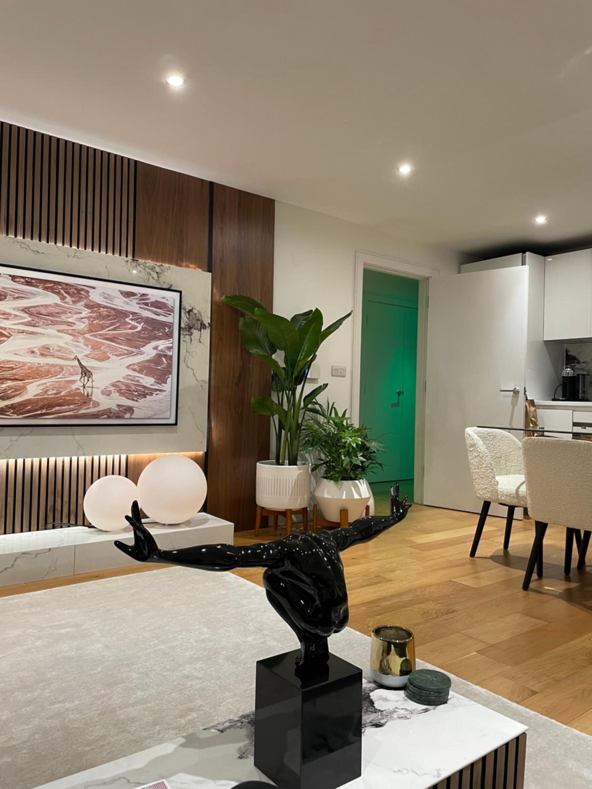 Cosy bedroom in Luxury apartment