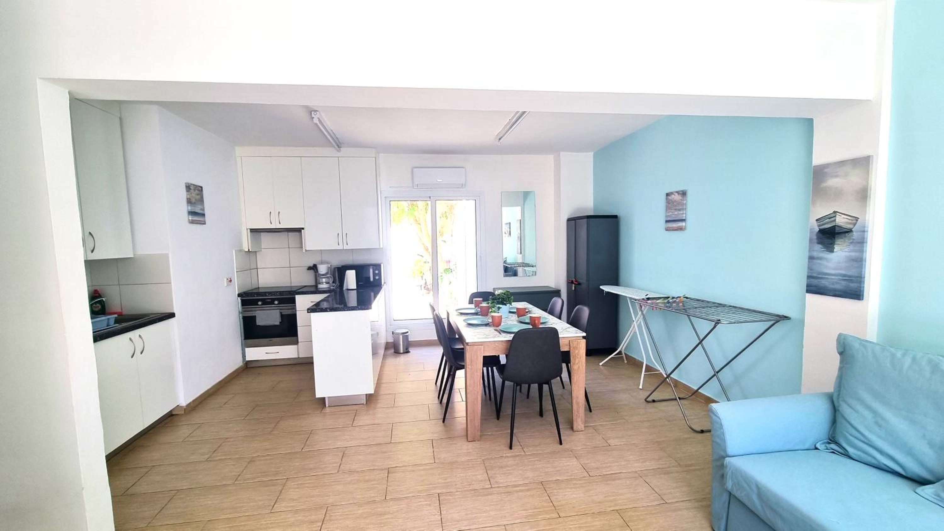 Dream Escape Apt 1 - 6 min walk to Kastella Beach!