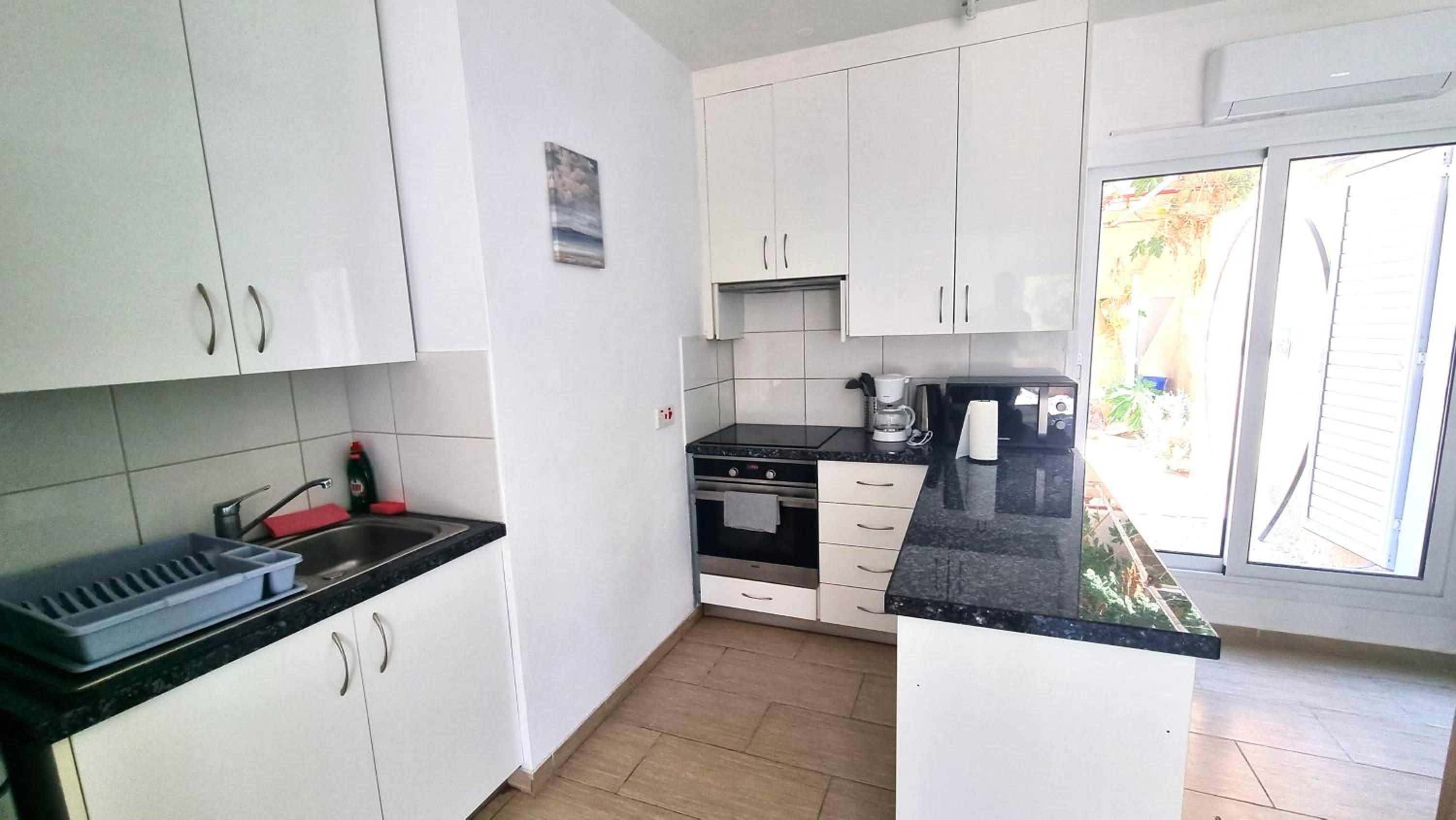 Dream Escape Apt 1 - 6 min walk to Kastella Beach!