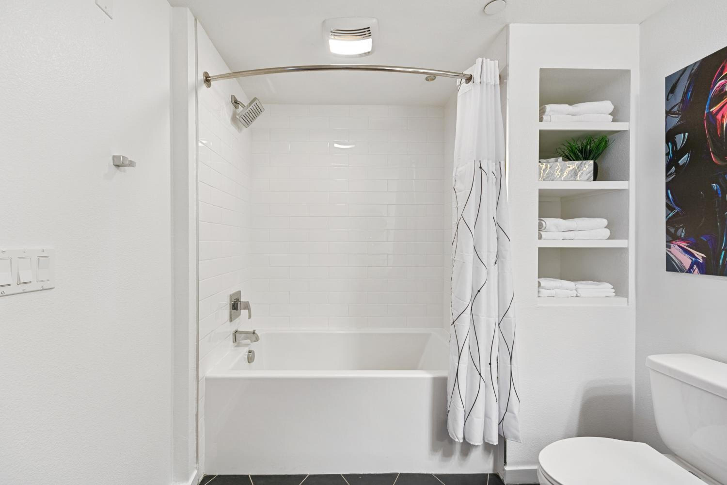 Fairfax District Chic City Oasis 2 BR Apt with Den 136