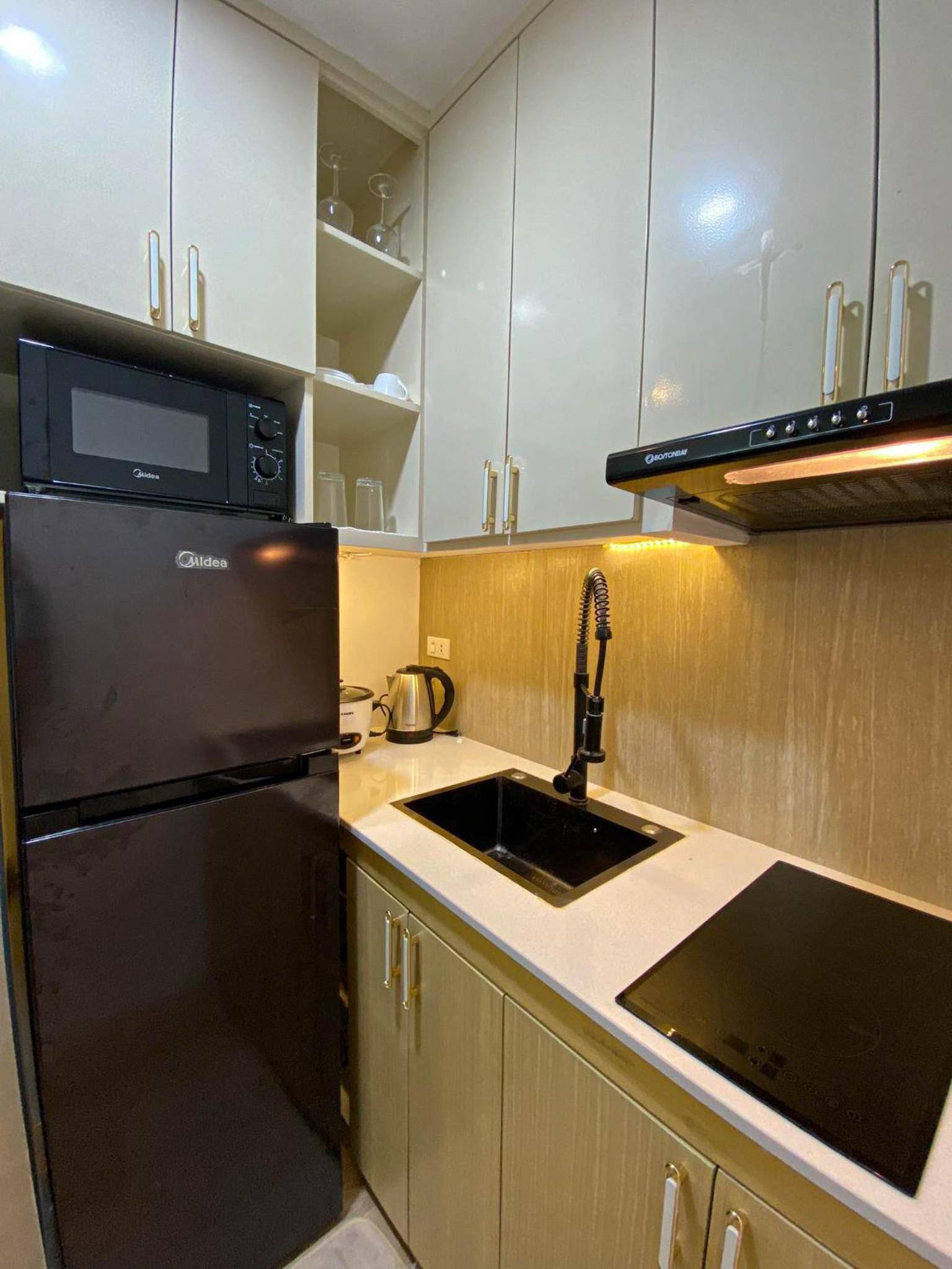 Fortress Davao QUEEN - 2BR Seawind Condo Tower 1 Near Airport, Sasa Wharf view 2