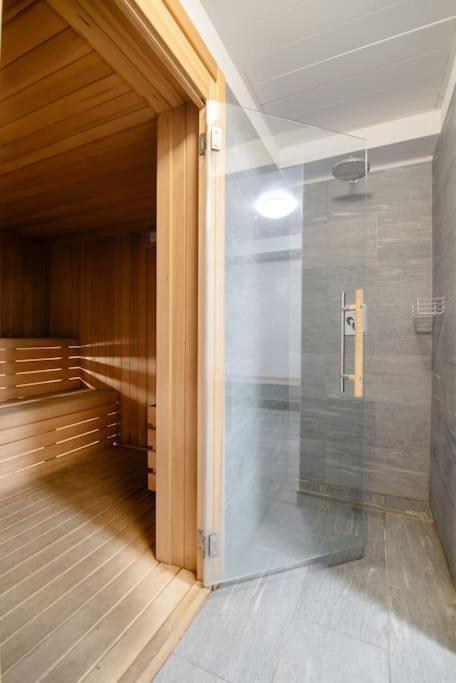 Lugano Ferienwohnung nähe vom See mit Swimmingpool & Sauna