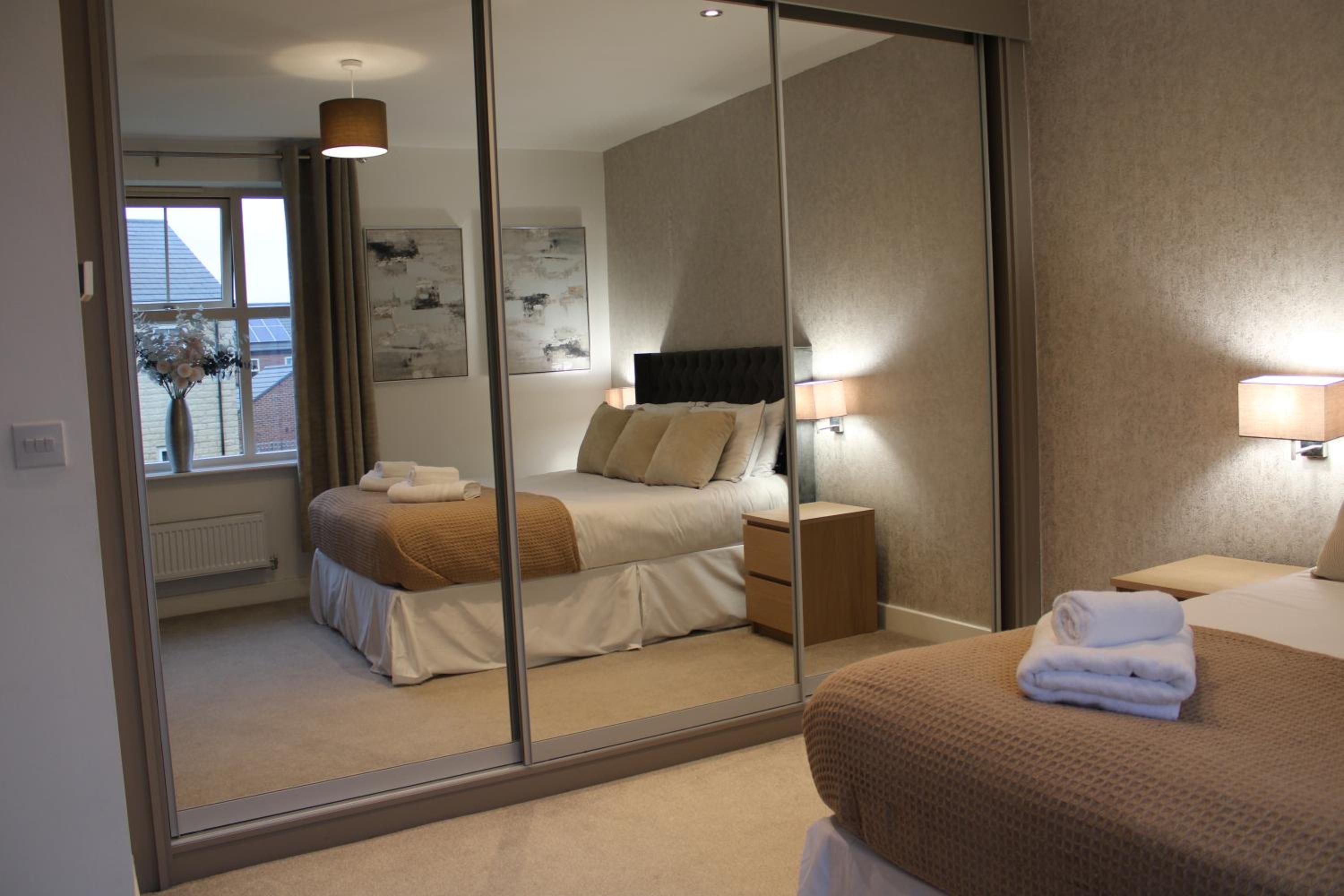Haven - Spacious Luxury Home perfect for families, couples and contractors! 5mins to Xscape and Junction 32! view 3