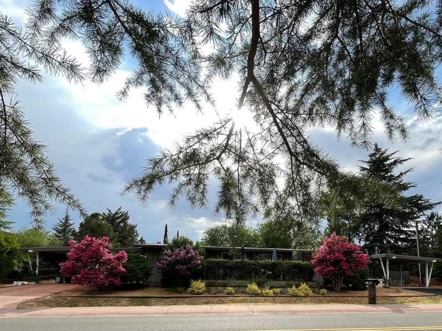 Hotel DreamCatcher-N Walk to Shop/Dine/Hike - Image 1