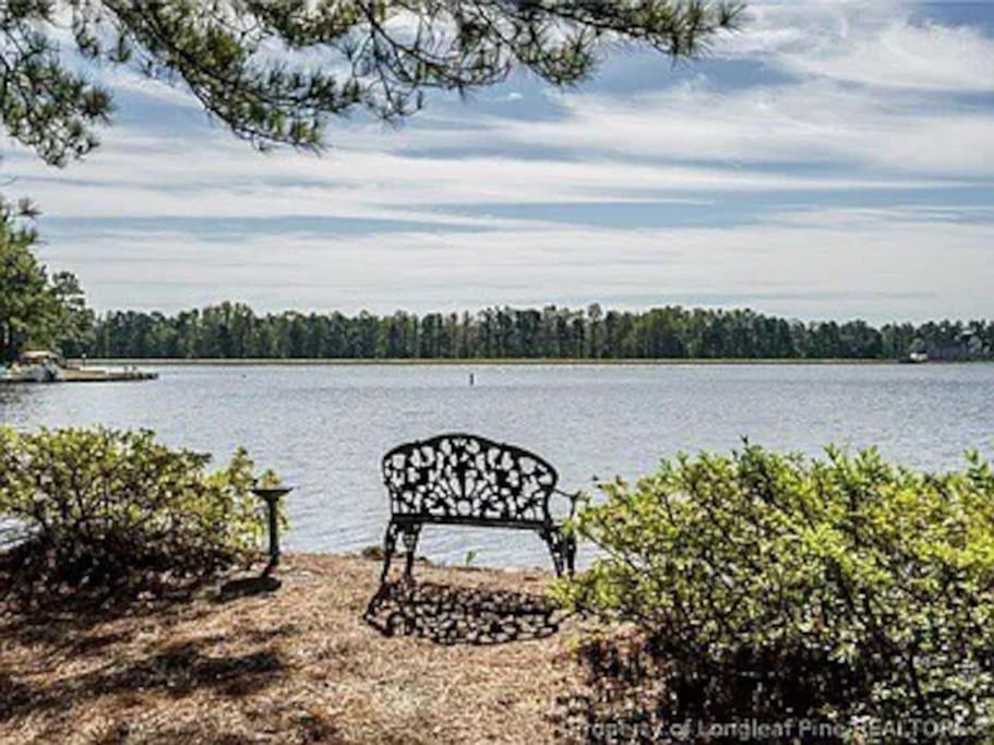 Sanford Vacations - Modern 3br Lake front home - Property Image 15