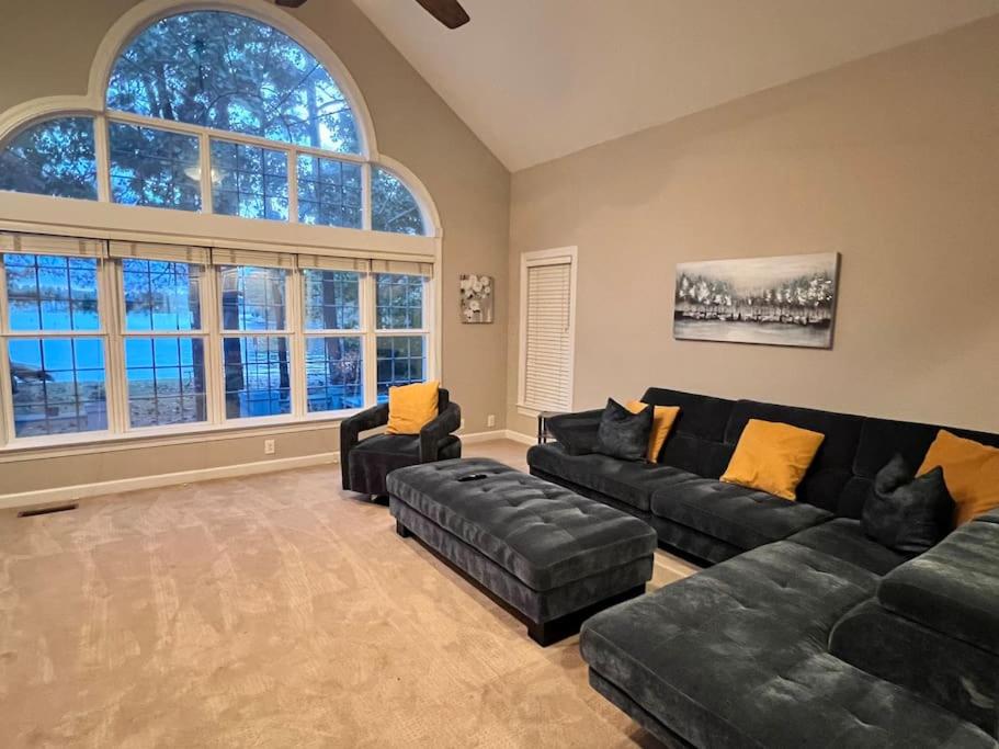 Sanford Vacations - Modern 3br Lake front home - Property Image 28