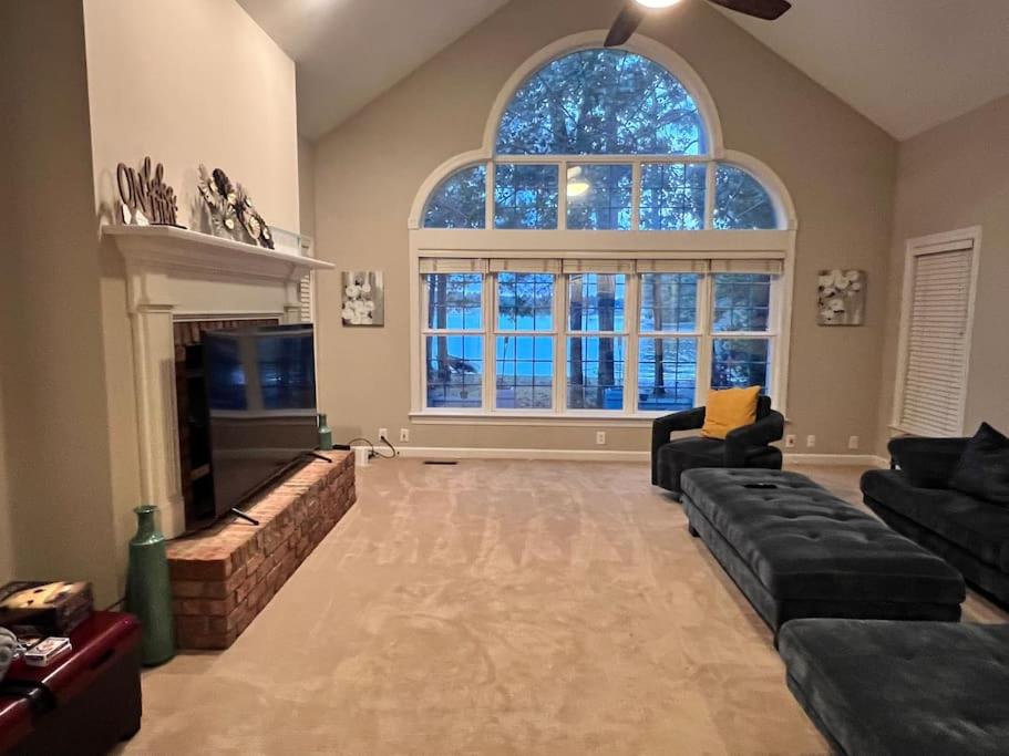 Sanford Vacations - Modern 3br Lake front home - Property Image 26