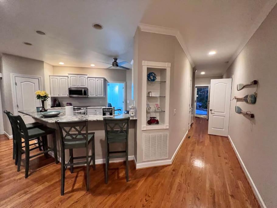 Sanford Vacations - Modern 3br Lake front home - Property Image 22