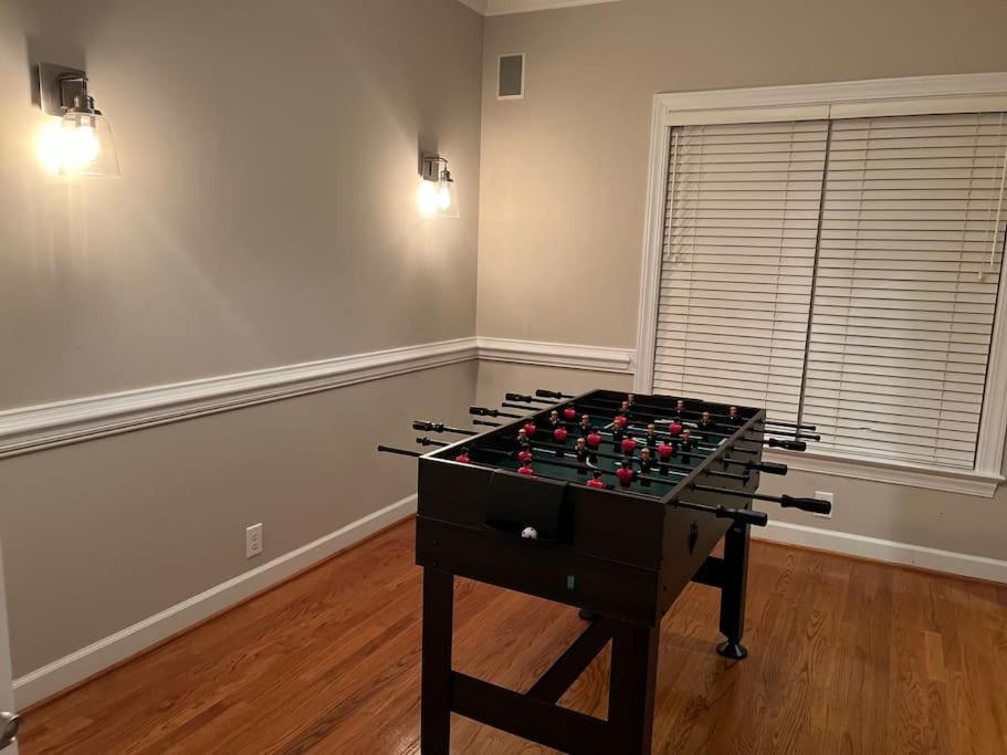 Sanford Vacations - Modern 3br Lake front home - Property Image 21