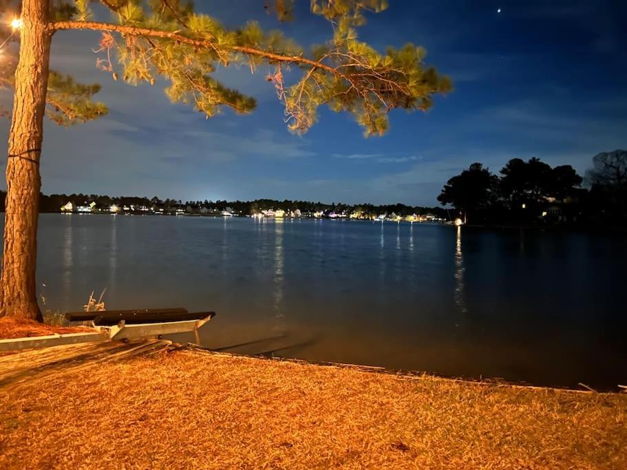 Sanford Vacations - Modern 3br Lake front home - Property Image 14