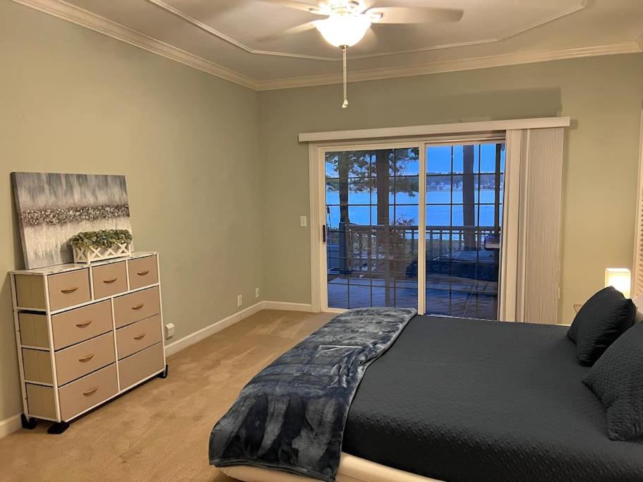Sanford Vacations - Modern 3br Lake front home - Property Image 27