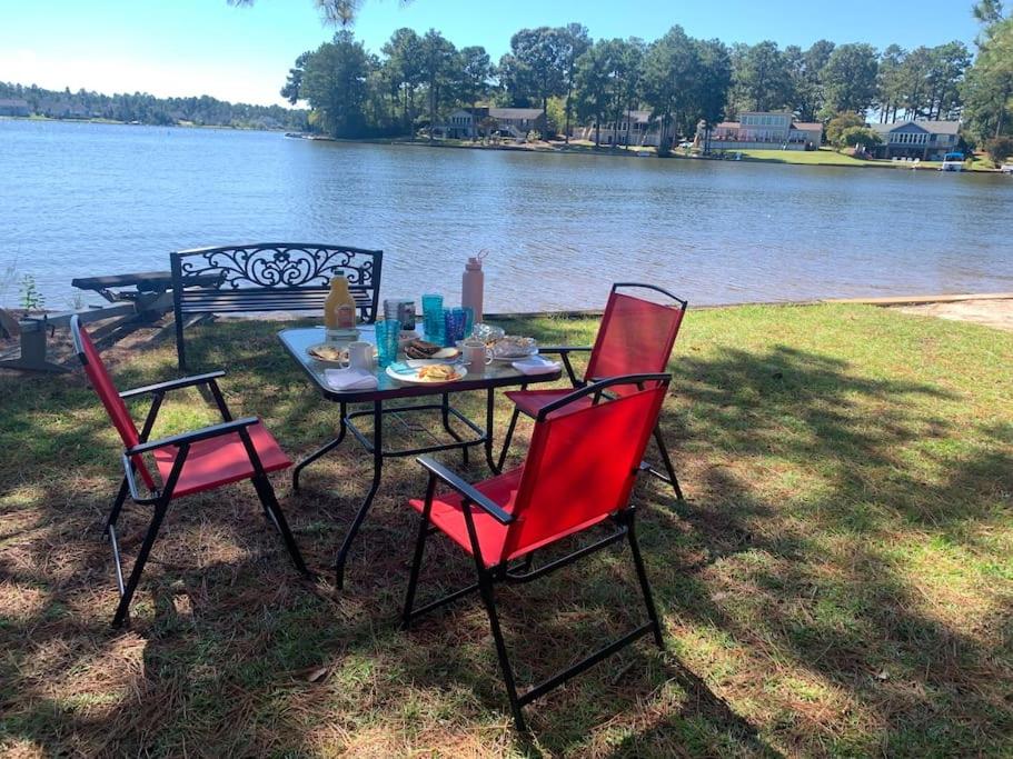 Sanford Vacations - Modern 3br Lake front home - Property Image 8