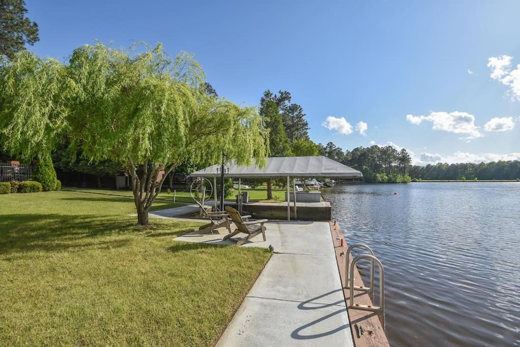 Sanford Vacations - WaterEdge Lake House - Property Image 23