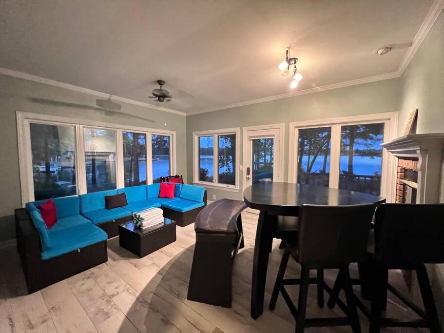 Sanford Vacations - Modern 3br Lake front home - Property Image 5
