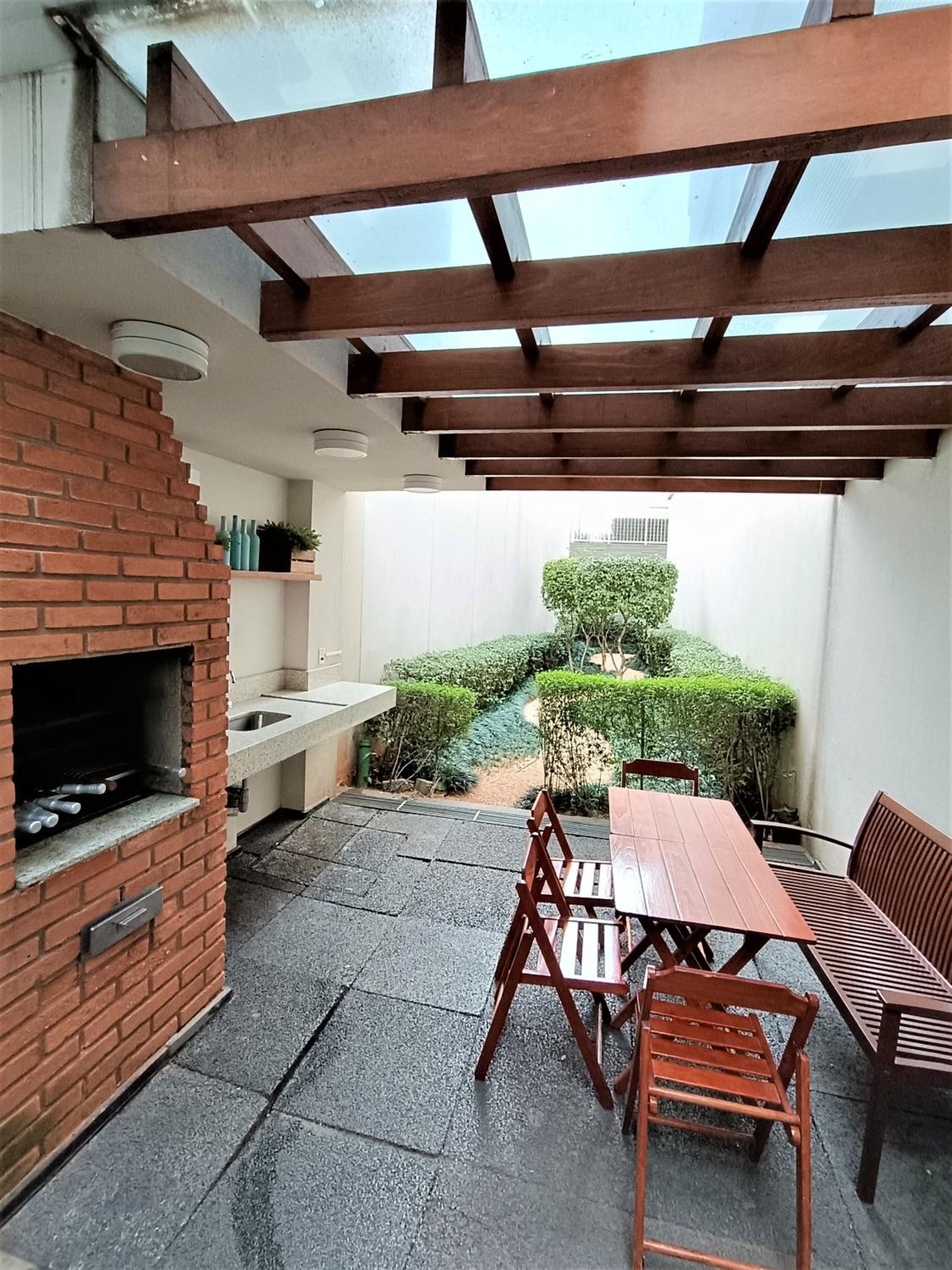 Apartamento 1604 no Bosque com um quarto, sala, cozinha completa, uma vaga de garagem, lazer e portaria 24h