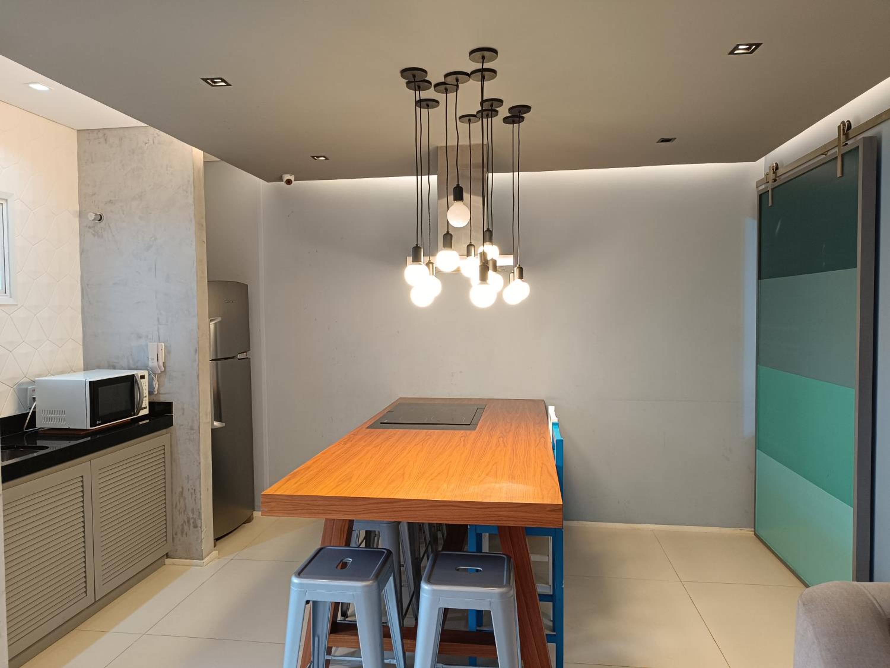 Apartamento 1604 no Bosque com um quarto, sala, cozinha completa, uma vaga de garagem, lazer e portaria 24h