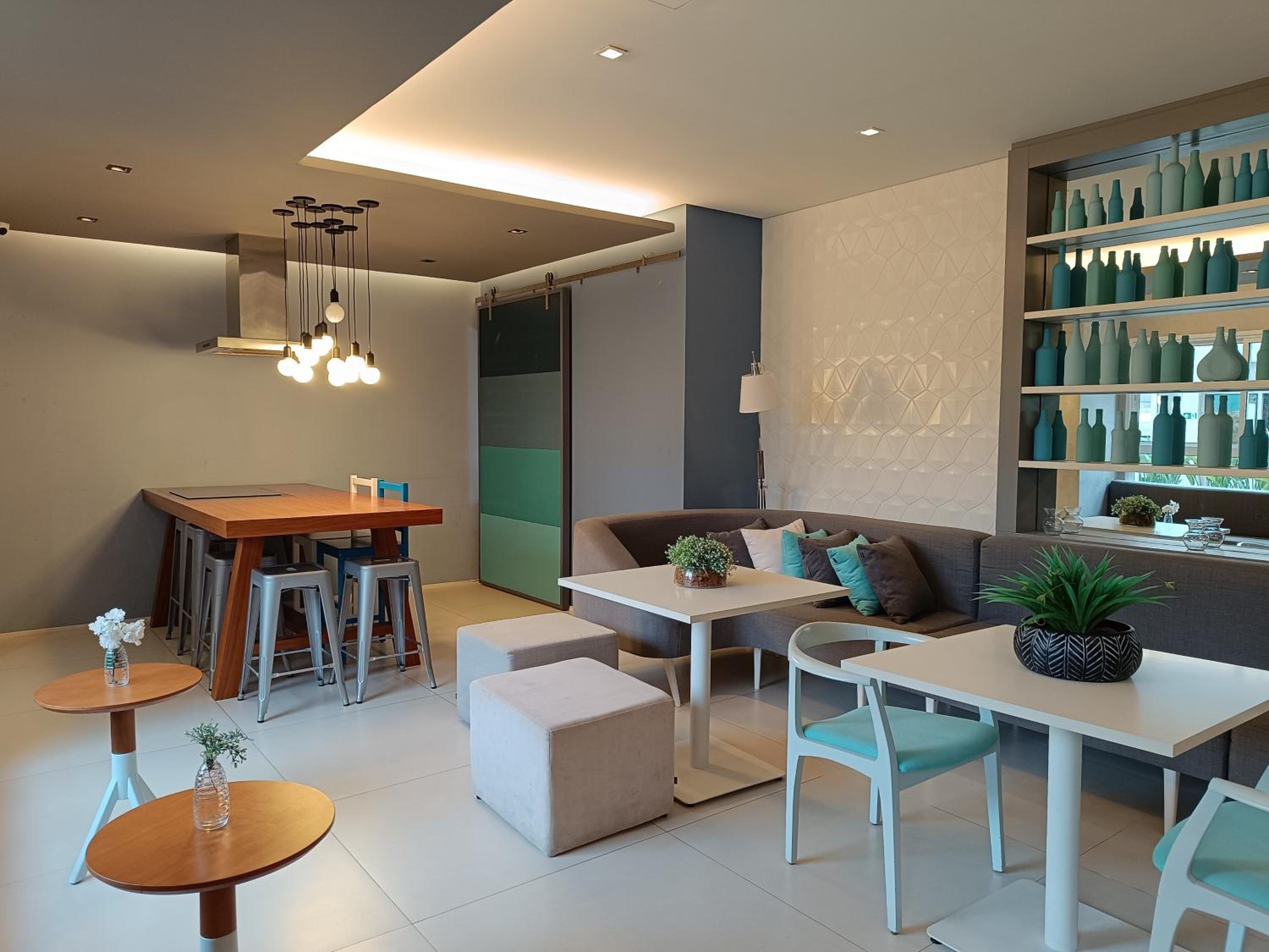 Apartamento 1604 no Bosque com um quarto, sala, cozinha completa, uma vaga de garagem, lazer e portaria 24h