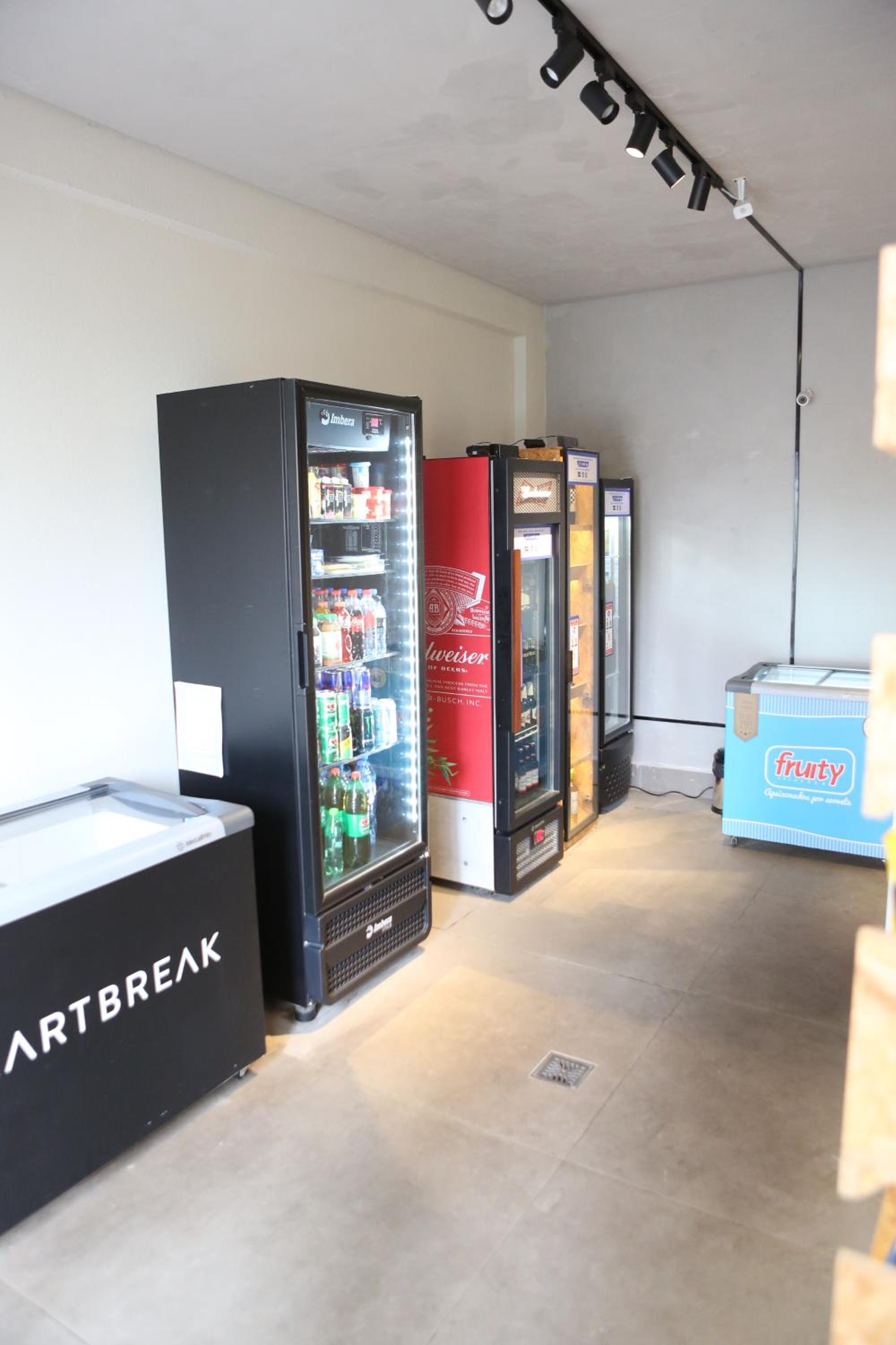 Apartamento 1604 no Bosque com um quarto, sala, cozinha completa, uma vaga de garagem, lazer e portaria 24h