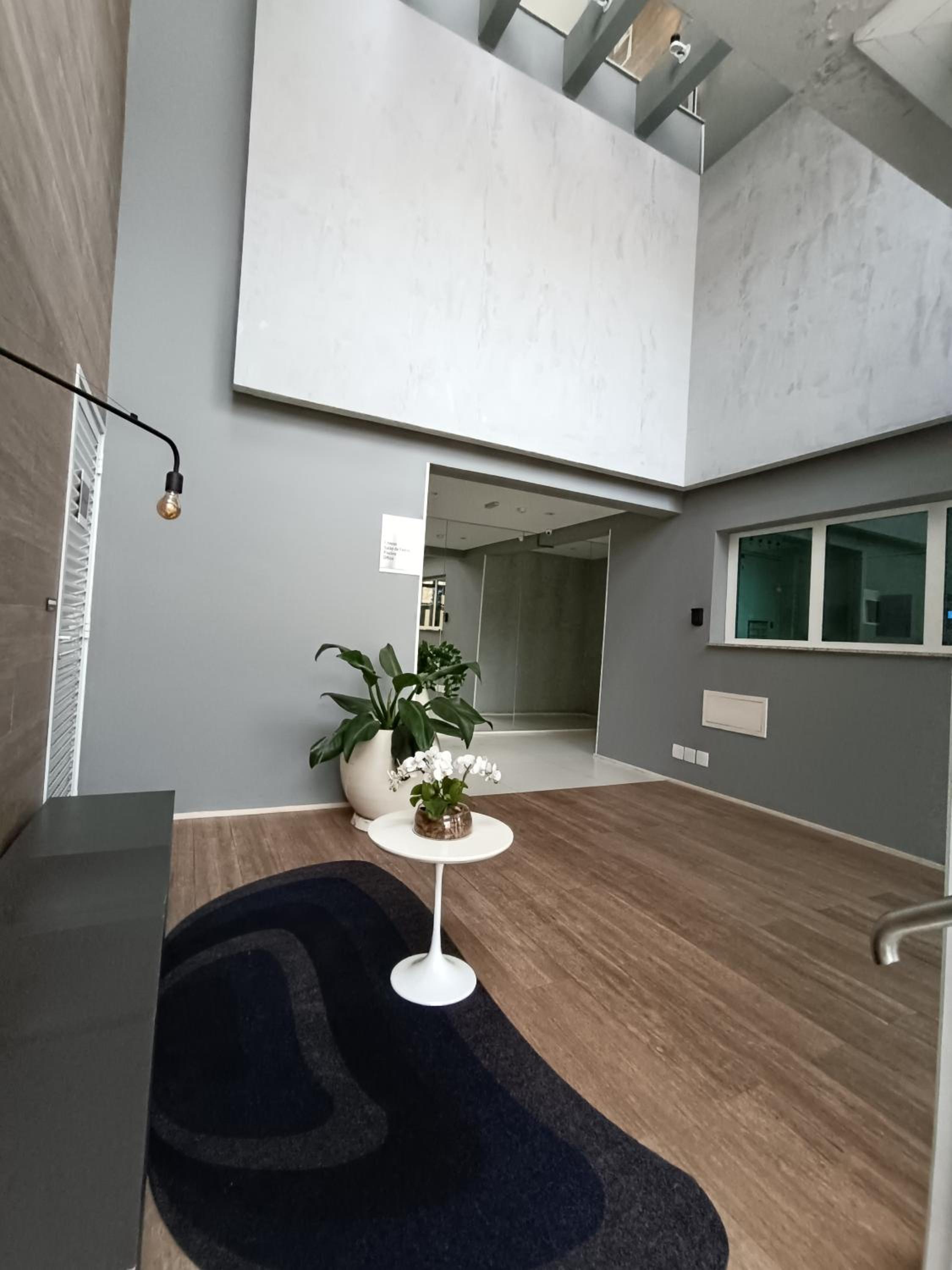 Apartamento 1604 no Bosque com um quarto, sala, cozinha completa, uma vaga de garagem, lazer e portaria 24h