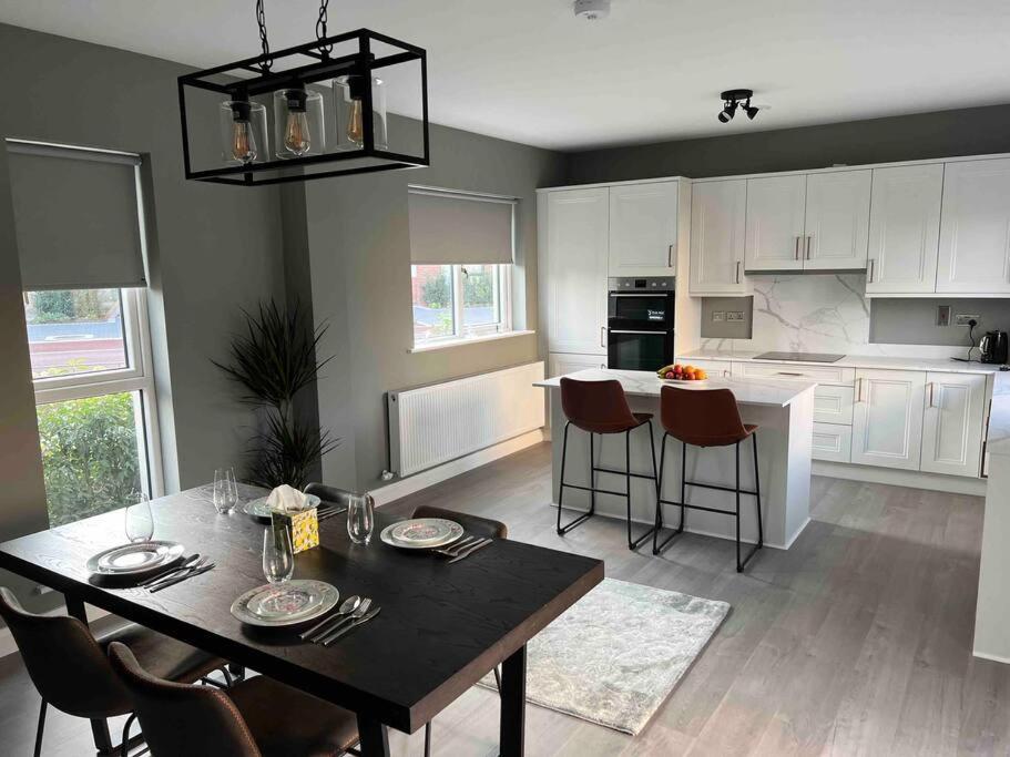 3 bed rooms Vip family house