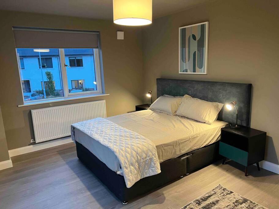 3 bed rooms Vip family house