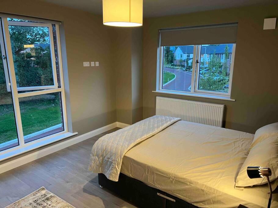 3 bed rooms Vip family house