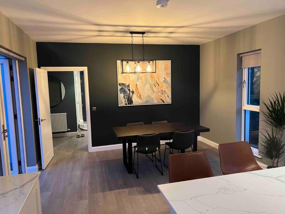 3 bed rooms Vip family house