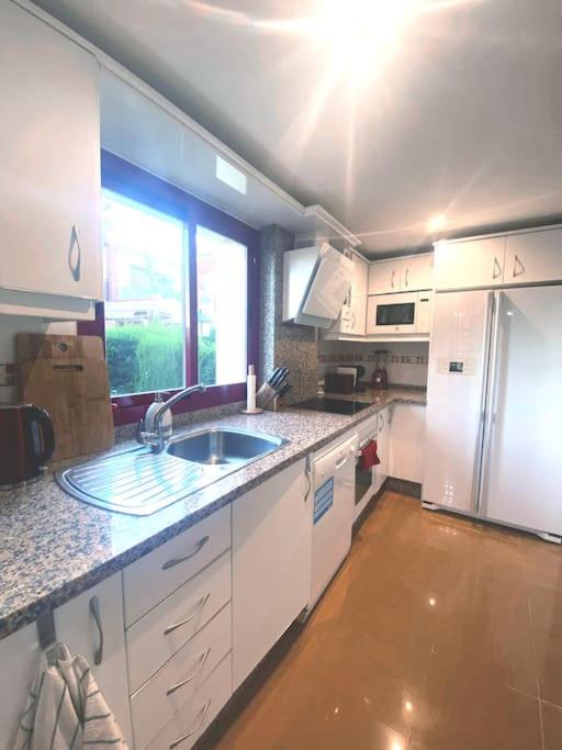 Family Villa in private Urbanisation with large community pool