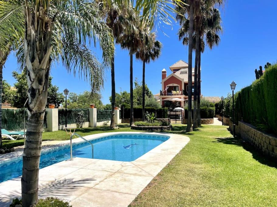 Family Villa in private Urbanisation with large community pool