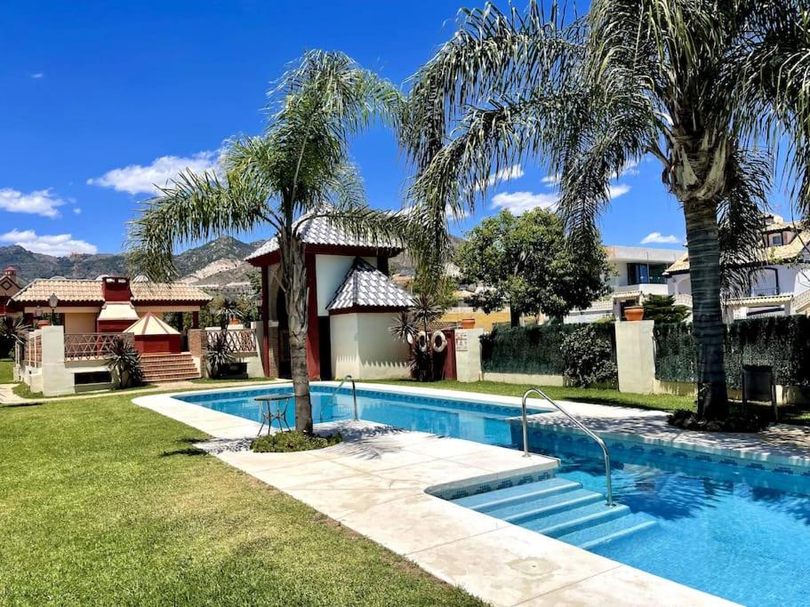 Family Villa in private Urbanisation with large community pool