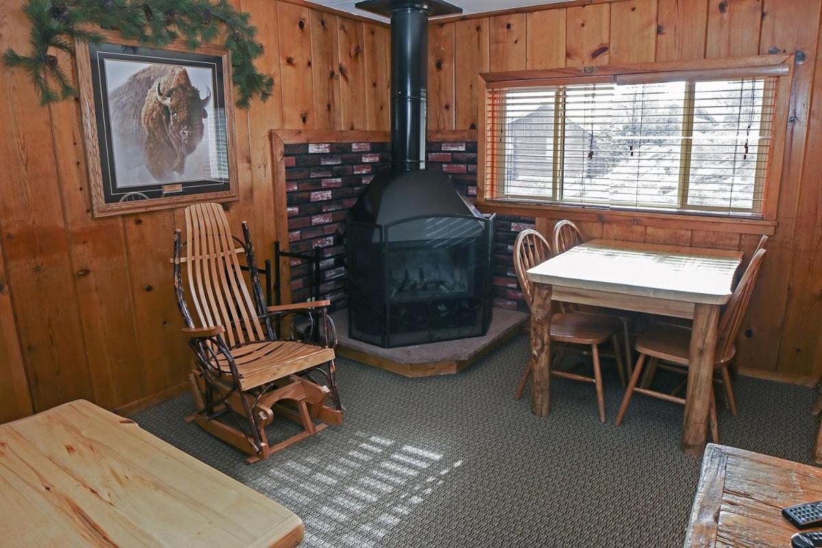 Lazy R Cottages- 6 cabin view 5