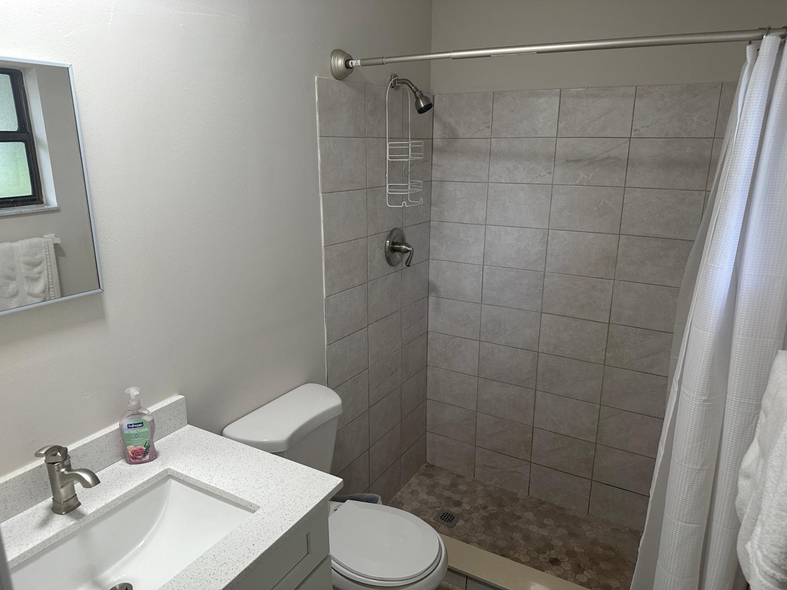 West Palm Beach Vacations - Wonderful 3bdr cottage - Property Image 3